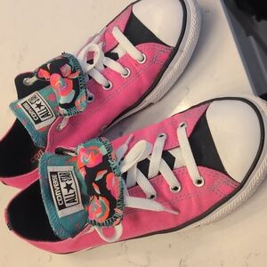 Hot Pink Low Top Converse neon size 5.5 sneakers shoes